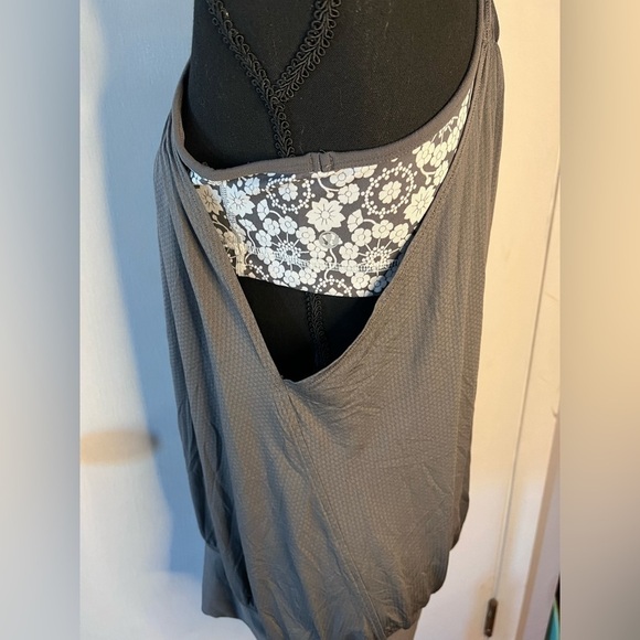 Gray Racerback Tank with Built-in Bra Size 6 - Picture 4 of 6